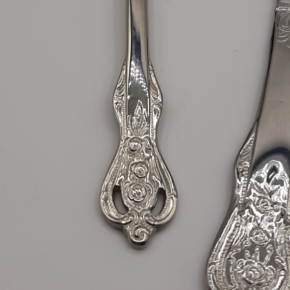 NEW Heritage Mint Ltd ROYAL ALISTER Stainless 18/10 Silverware Two Knives Spoon - Picture 2 of 9